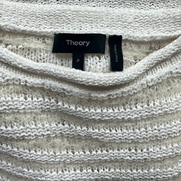 Theory cream sweater P - Picture 2 of 2